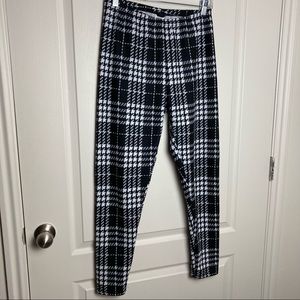 Shein Black And White Style Leggings Women's Size L (FIT LIKE A M)